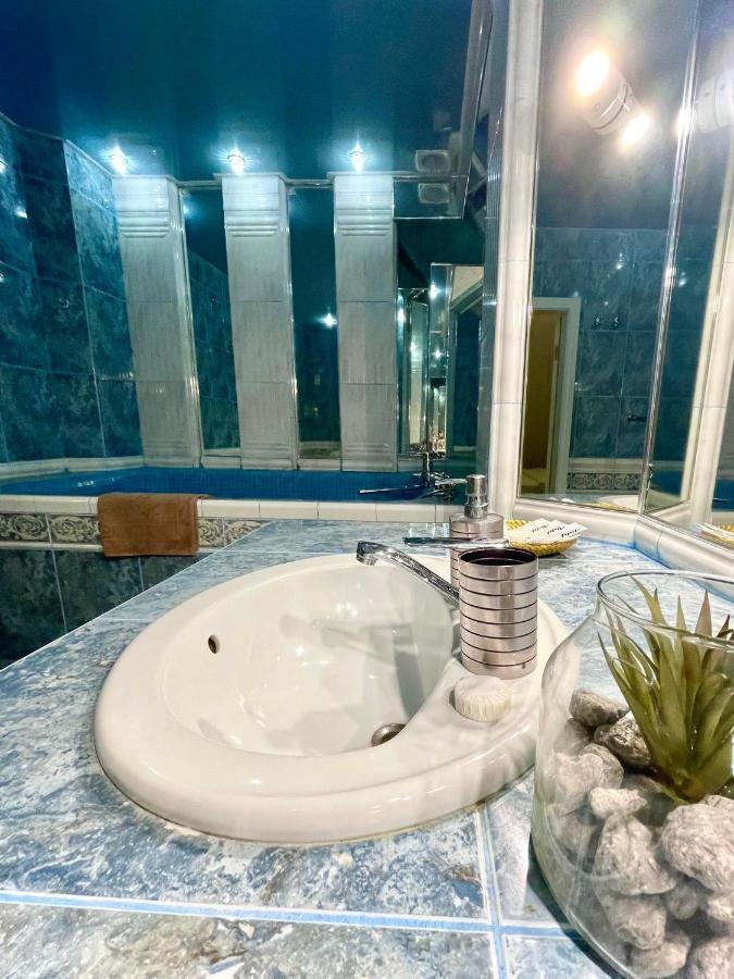 Great One Bed Right Near Opera House Apartment Kyiv Exterior photo