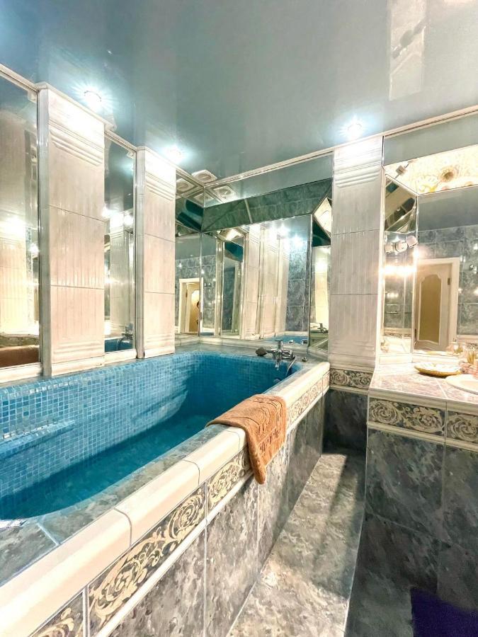 Great One Bed Right Near Opera House Apartment Kyiv Exterior photo